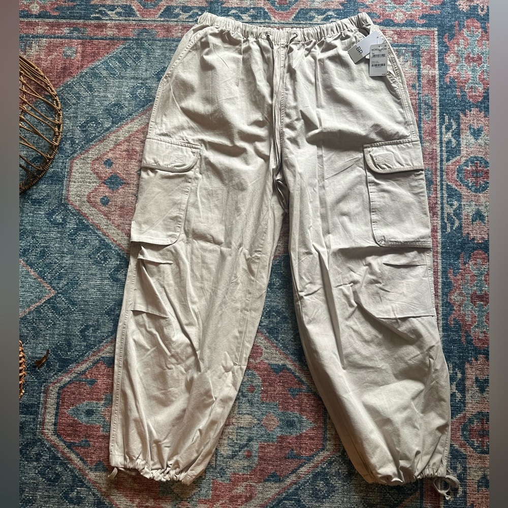 BP. BNWT Parachute Cotton Cargo Pants. Color - beige pumice